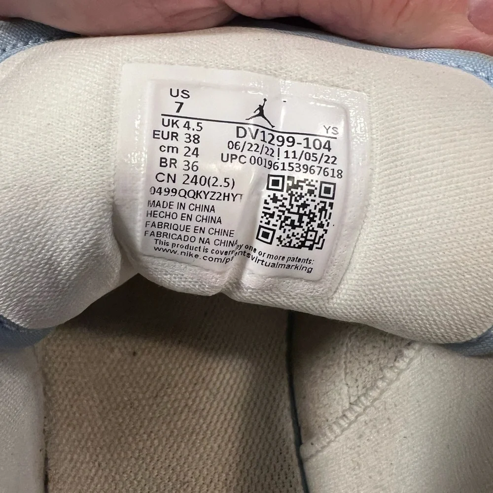 Nike Air Jordan Low in Light Blue and White - Picture 6 of 6
